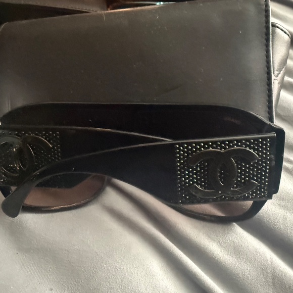 Chanel sunglasses - Picture 2 of 2